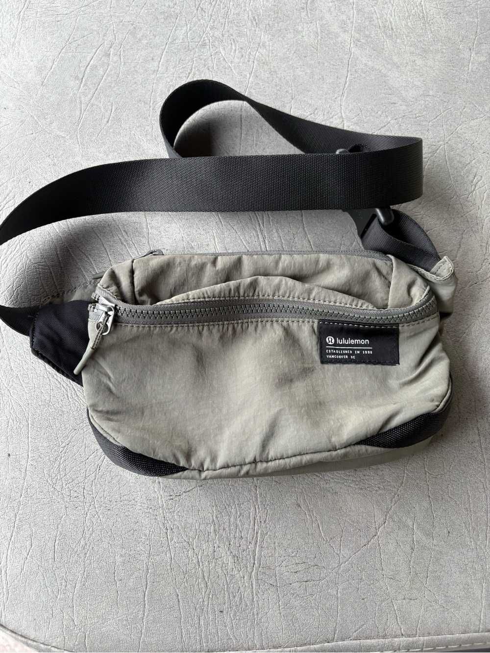 lululemon athletica Men’s Olive Green and Black Waist Pack